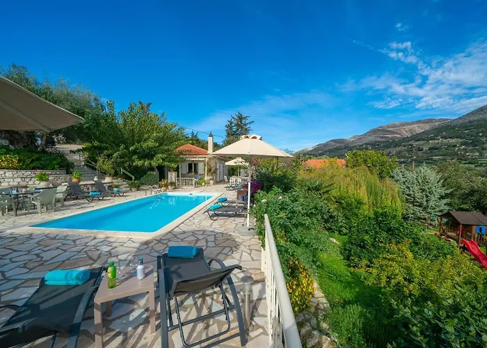 Private Villa Close To Famous Myrtos Beach With Private Boat!